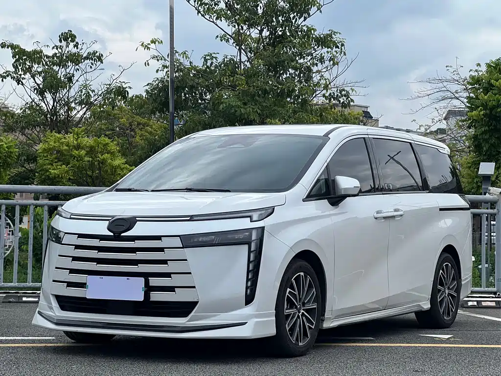 Trumpchi E8 2024 Glory Series 2,0Л Glory Edition