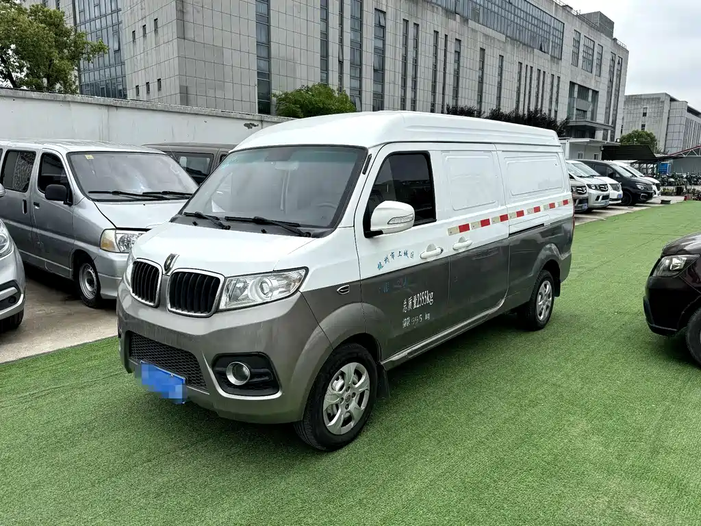 Новый фургон Sea Lion X30L 2023 объемом 1,5 л Fortune Edition, 2/5-местный, версия SWC15M с кондиционером