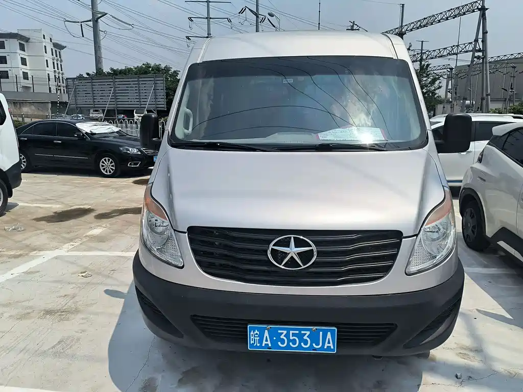 Xingrui 2019 1.9T short-axle multi-purpose passenger car