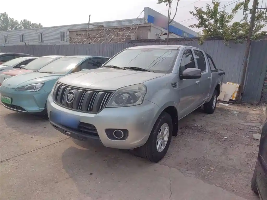 Foton Conqueror 3 2020 2,4-литровый двухколесный кроссовер Conqueror 3 для электронной коммерции на низкой грузовой платформе с длинной осью 4K22D4M