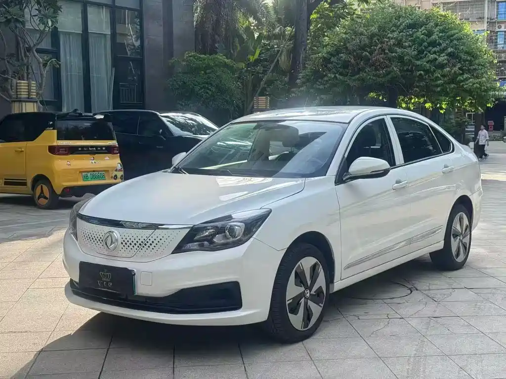 Dongfeng Fengshen E70 2021 с рестайлингом за две 500 долларов Super Yue Edition