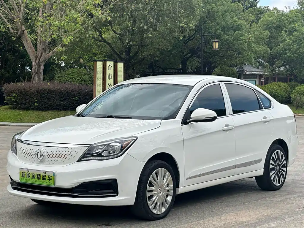 Модель Dongfeng Fengshen E70 2021 года выпуска с рестайлингом лица Two 500 Pro Super Exclusive Edition