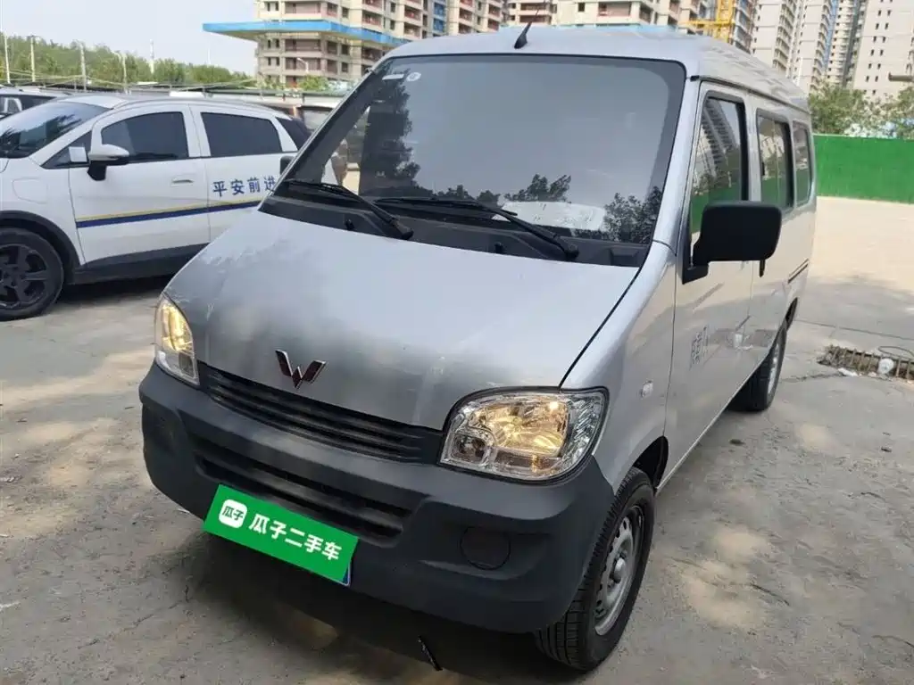 Wuling Zhiguang 2023 1,5 Л Практичный 5/7 местный