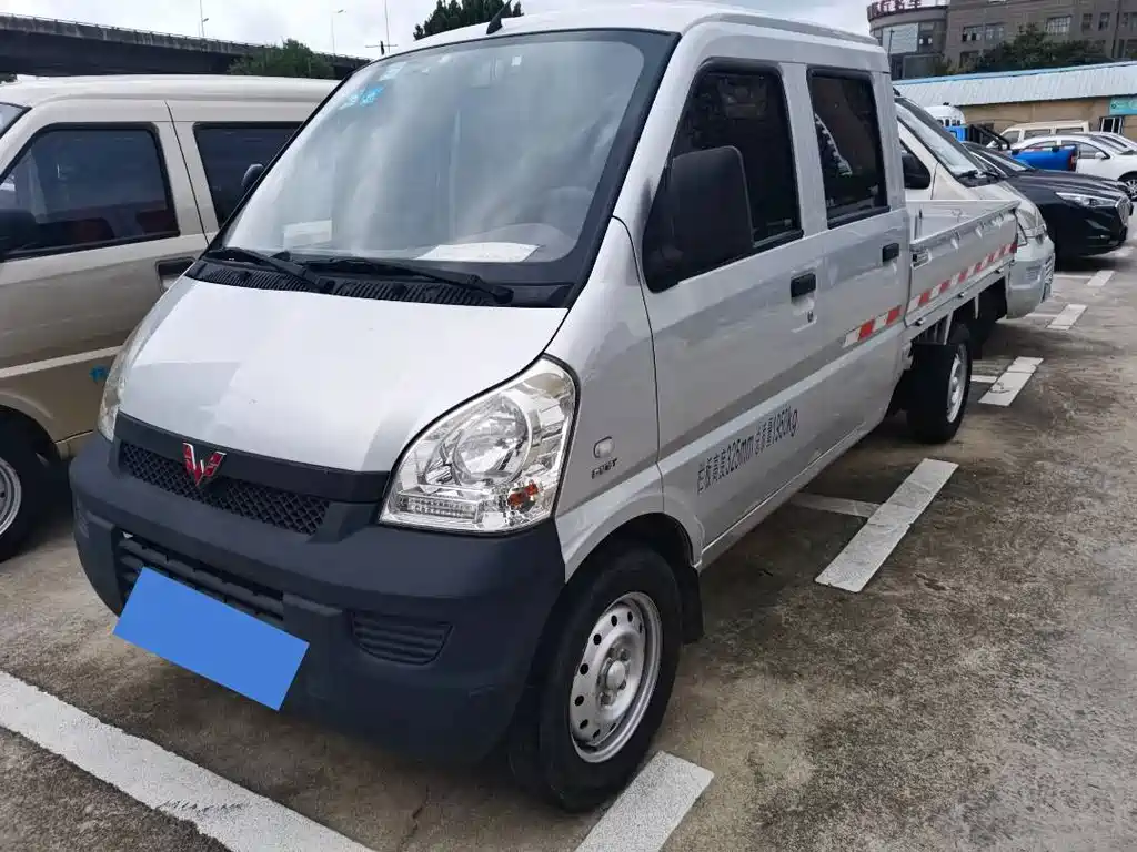 Wuling Rongguang small Card 2019 модель 1,5 л базовая двухрядная L3C