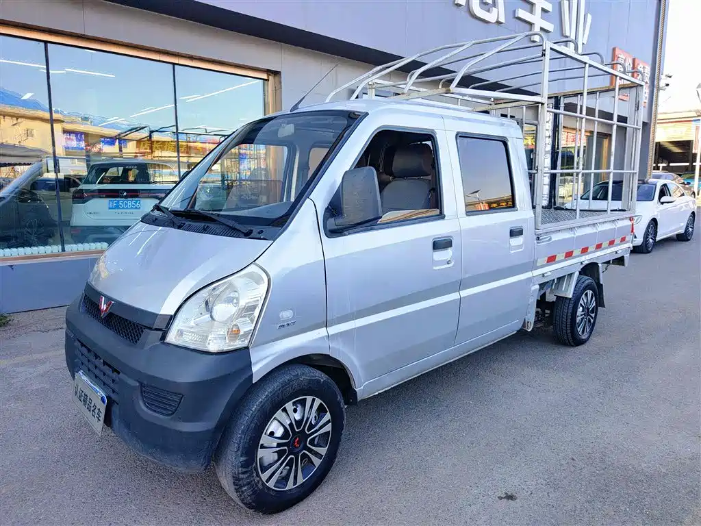Wuling Rongguang small Card 2019 модель 1,5 л базовая двухрядная L3C