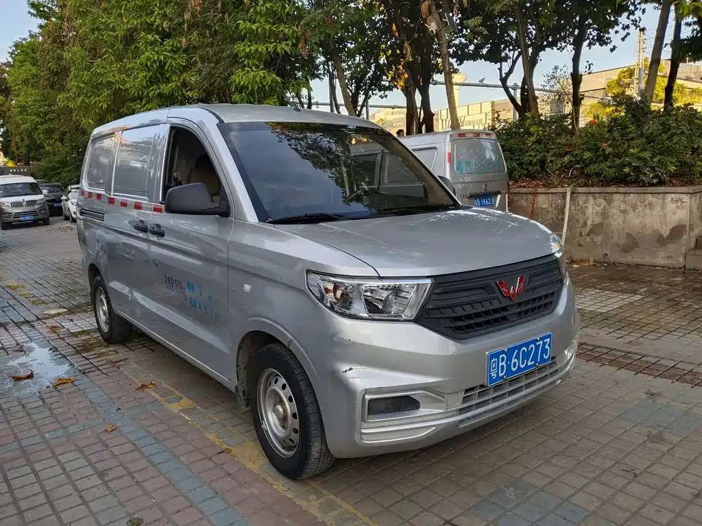 Wuling Hongguang V 2022 1,5-литровая версия Jinjin для автомобилей с электроприводом, оснащенных уплотнителями стекол