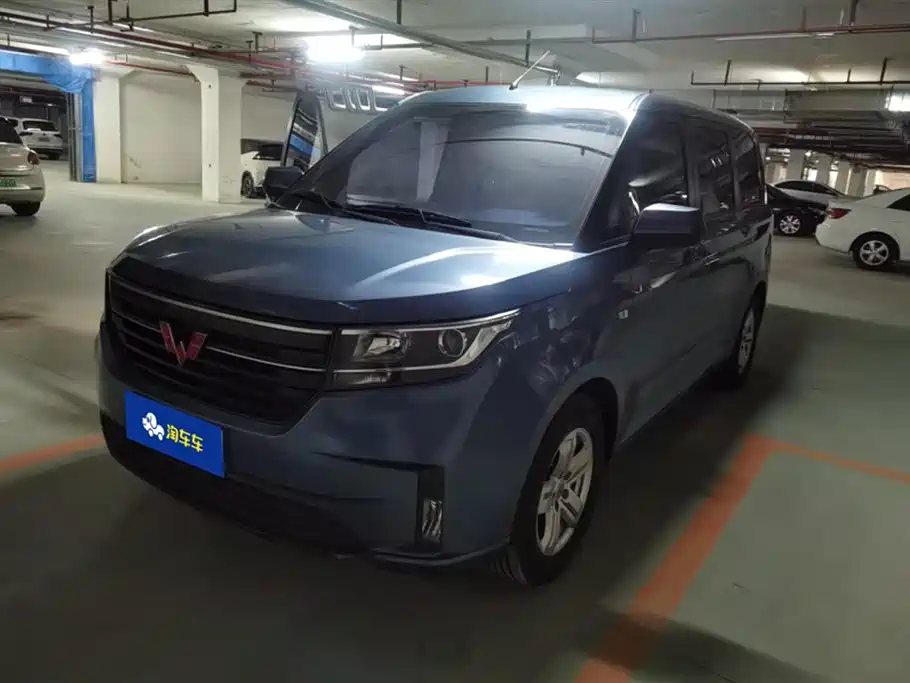 Wuling Hongguang PLUS 2019 1.5T manual Luxury 7-seater
