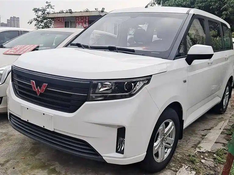 Wuling Hongguang PLUS 2019 1.5T manual Luxury 7-seater