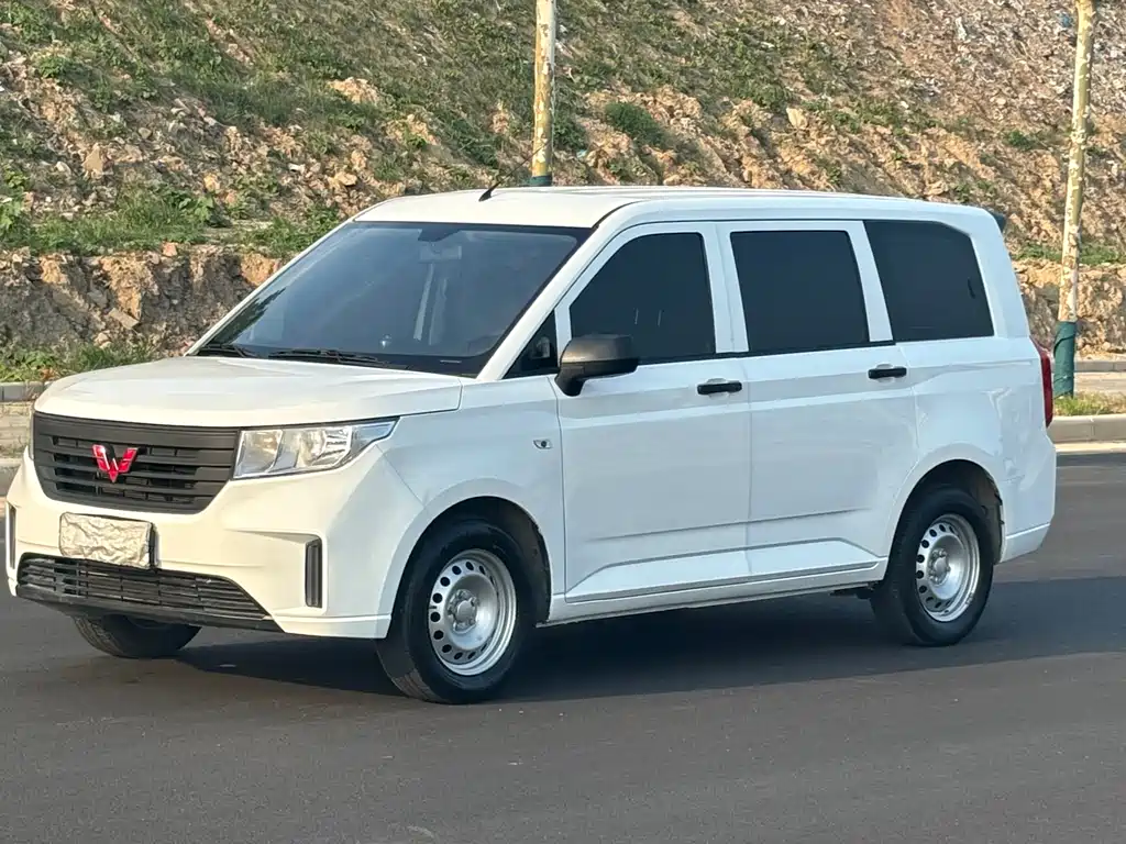 Wuling Hongguang PLUS 2019 1.5T manual Standard 7-seater