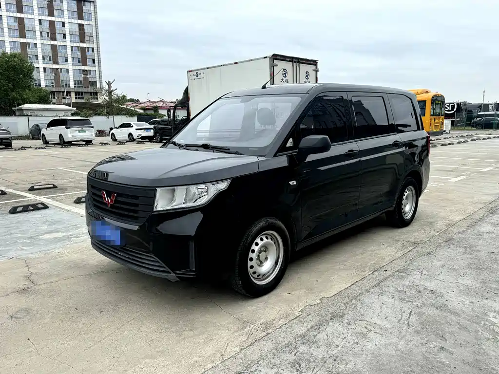 Wuling Hongguang PLUS 2020 1.5L manual Comfortable 7-seater