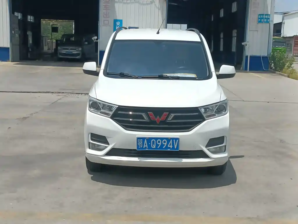 Wuling Hongguang 2021 1,5 Л С комфортным объемом