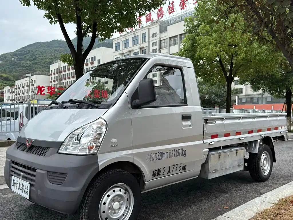 Wuling Rongguang small card 2021 1,5 л стандартная версия с кондиционером, однорядный L3C