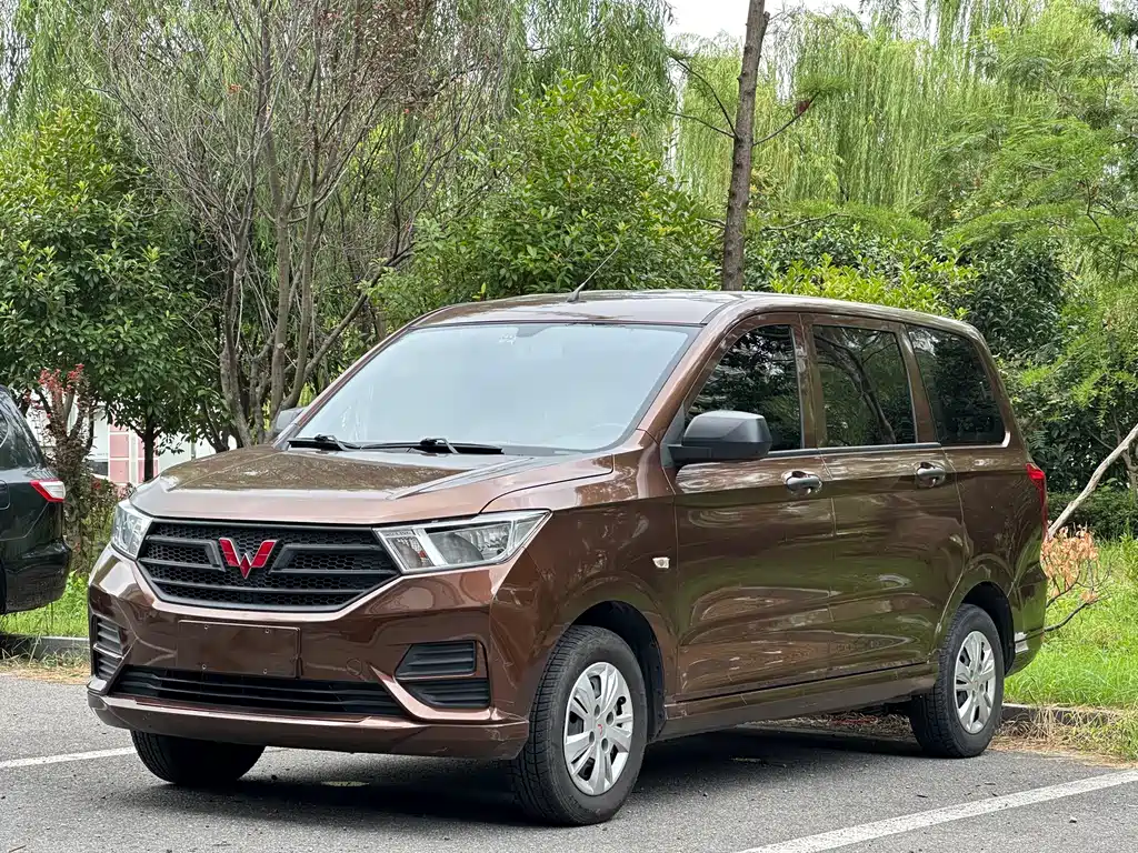 Wuling Hongguang 2021 1,5-литровый рестайлинг с базовым электрическим приводом LAR