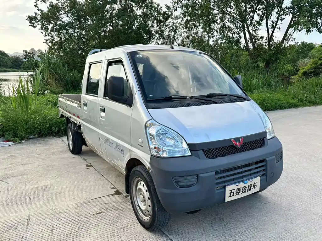 Wuling Rongguang small Card 2021 model 1.5L basic Double Row L3C