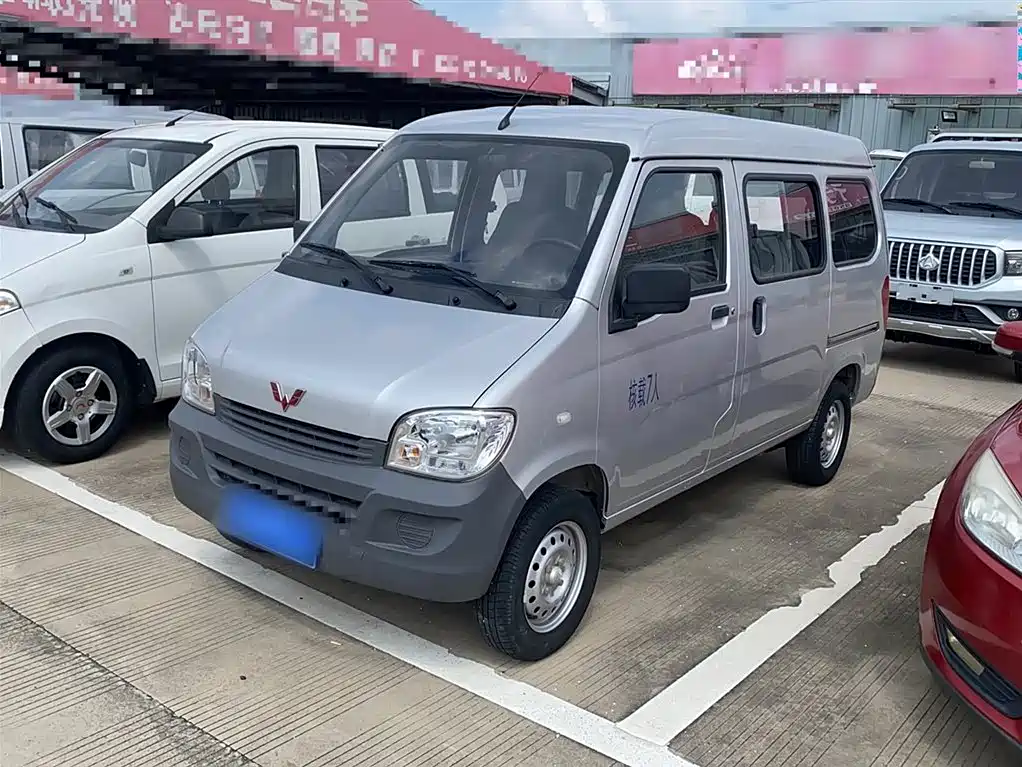 Wuling Zhiguang 2023 1,5 Л Практичный 5/7 местный