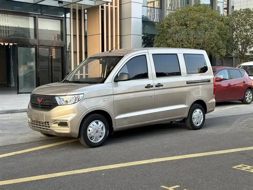 Wuling Hongguang V 2022 1,5-литровая версия Jintian с электроприводом LAR