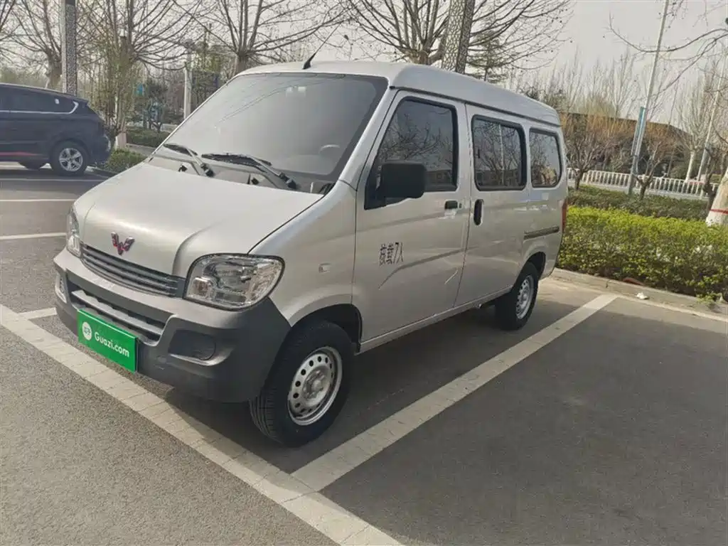 Wuling Zhiguang 2023 1,5 Л Практичный 5/7 местный