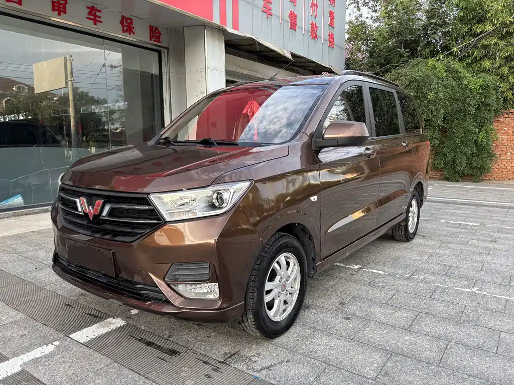 Wuling Hongguang 2019 1,5-литровый комфортабельный национальный автомобиль
