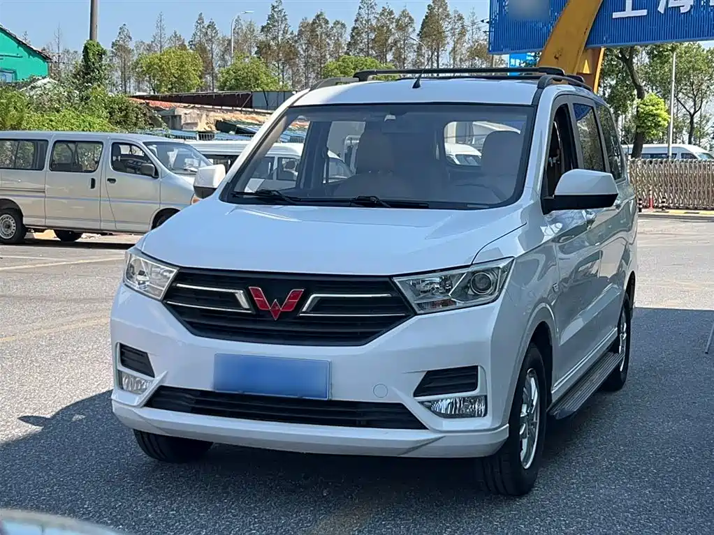 Wuling Hongguang 2019 1,5-литровый комфортабельный национальный автомобиль
