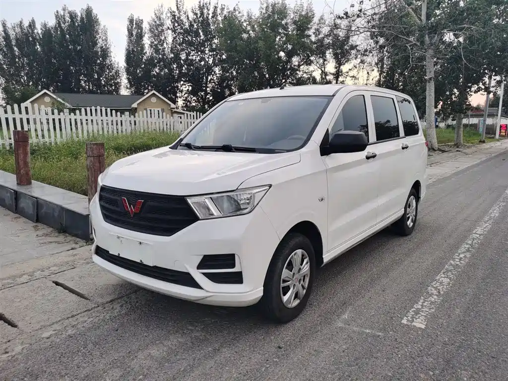 Модель Wuling Hongguang 2019 года выпуска, 1,5 литра, базовая национальная модель VI LAR