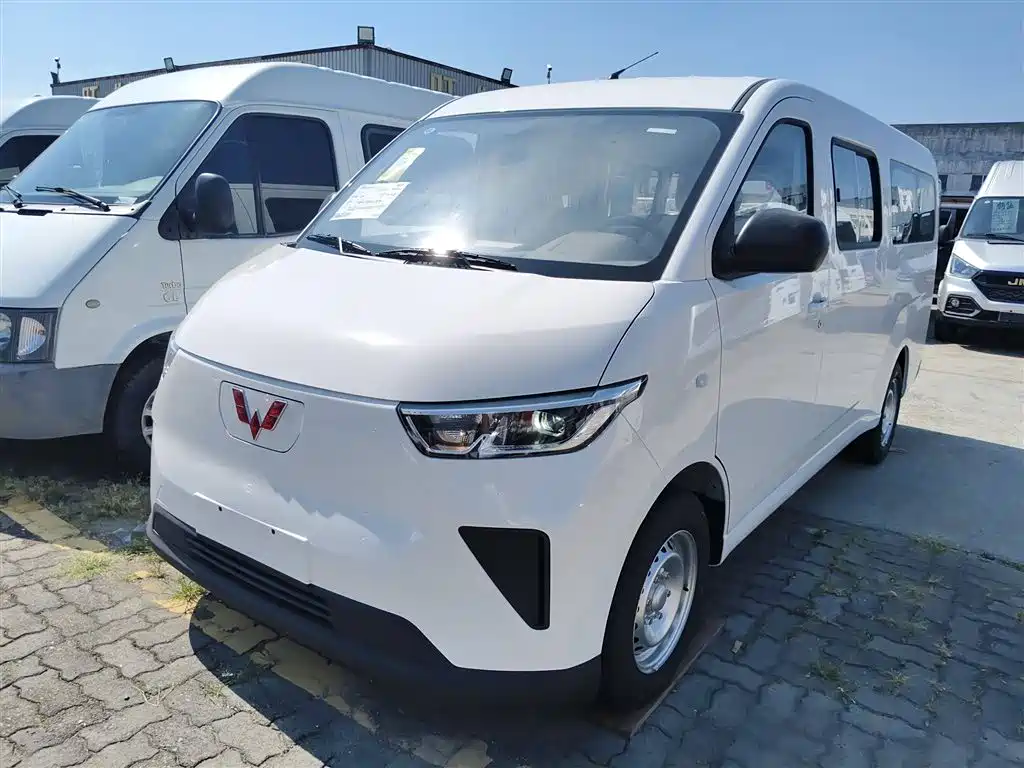 Wuling Yangguang 2024 300km Comfortable Bus version 75kW