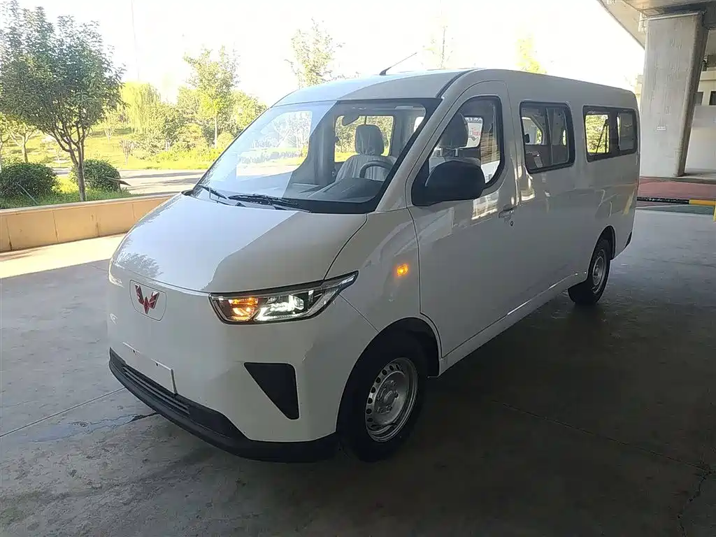 Wuling Yangguang 2024 300km Comfortable Bus version 75kW