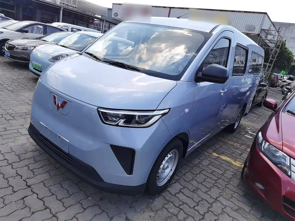 Wuling Yangguang 2024 300km Comfortable Bus version 75kW