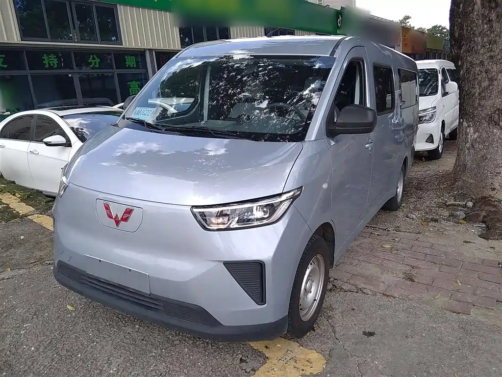 Wuling Yangguang 2024 300km Comfortable Bus version 75kW