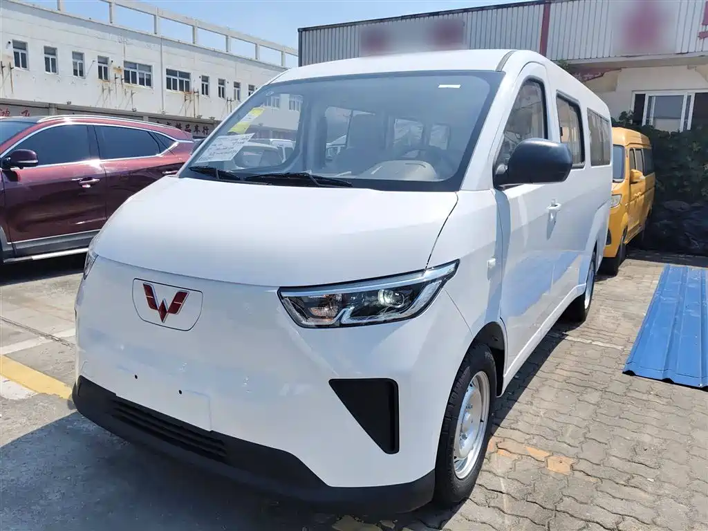 Wuling Yangguang 2024 300km Comfortable Bus version 75kW