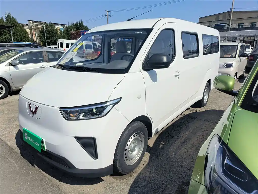 Wuling Yangguang 2024 300km Comfortable Bus version 75kW