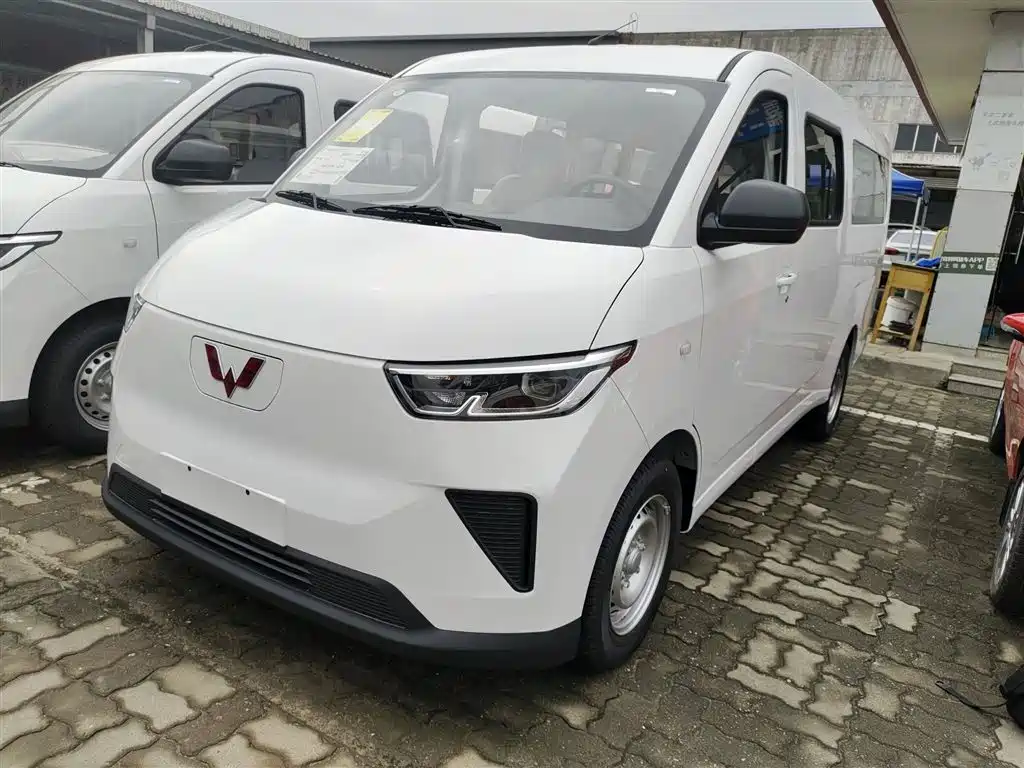 Wuling Yangguang 2024 300km Comfortable Bus version 75kW