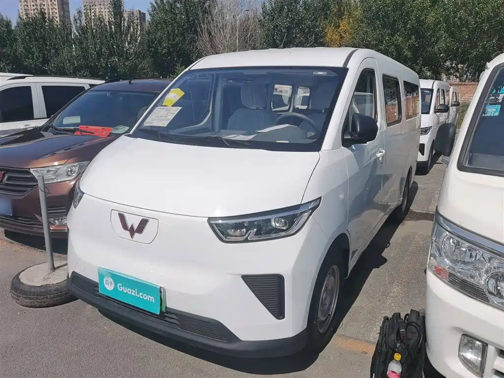 Wuling Yangguang 2024 300km Comfortable Bus version 75kW