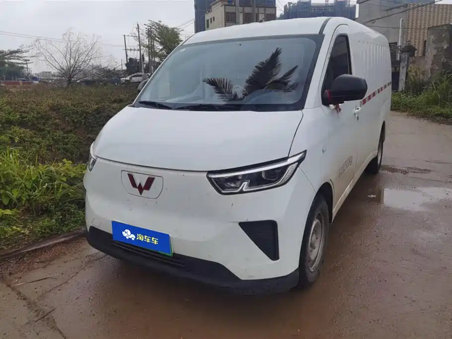 Wuling Yangguang 2024 model 300km practical Window Sealing version 60kW