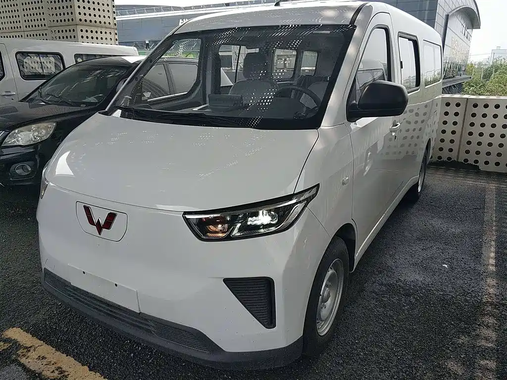 Wuling Yangguang 2024 300km Comfortable Bus version 75kW