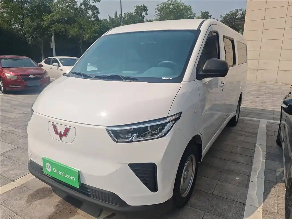 Wuling Yangguang 2024 300km Comfortable Bus version 75kW