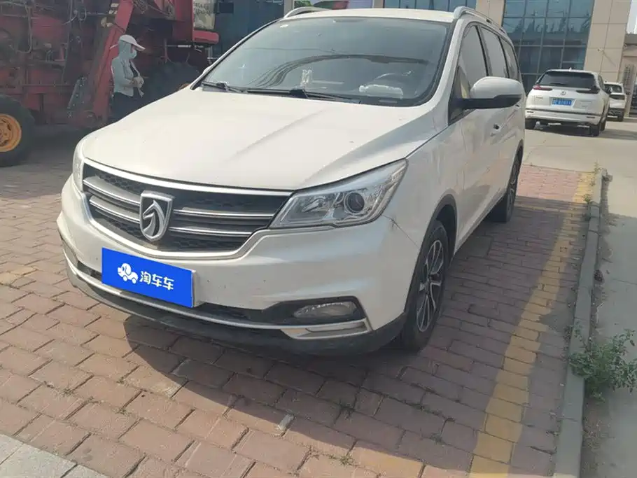 Baojun 730 2021 1.5L manual fashion type 7 seats