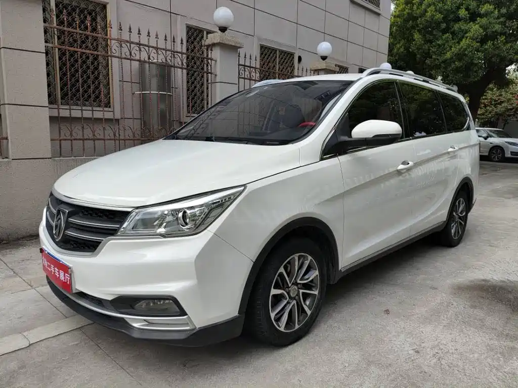 Baojun 730 2019 1.5T CVT fashion 7-seater national V