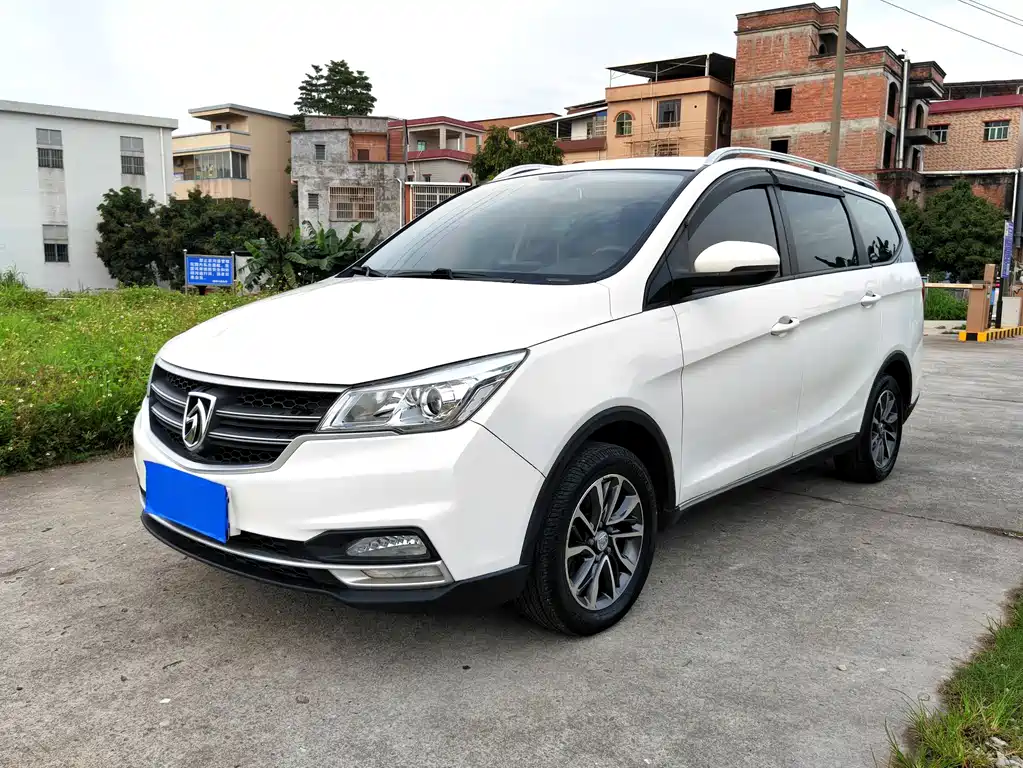 Baojun 730 2019 1.5T CVT fashion 7-seater country VI