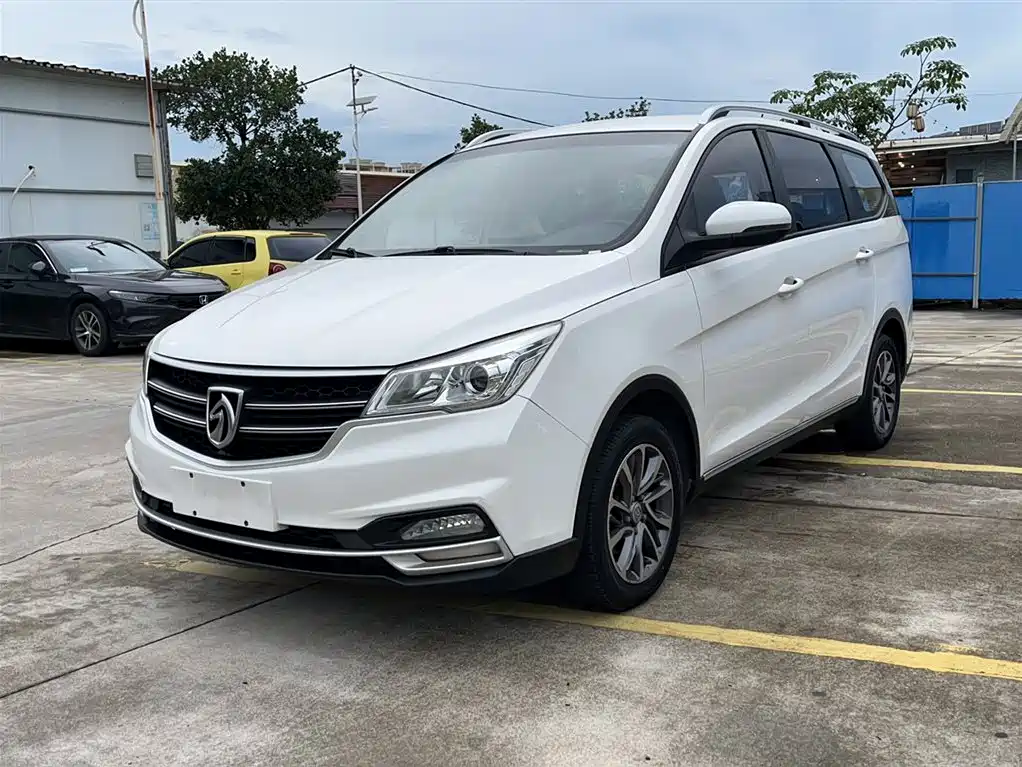 Baojun 730 2019 1.5T CVT fashion 7-seater country VI