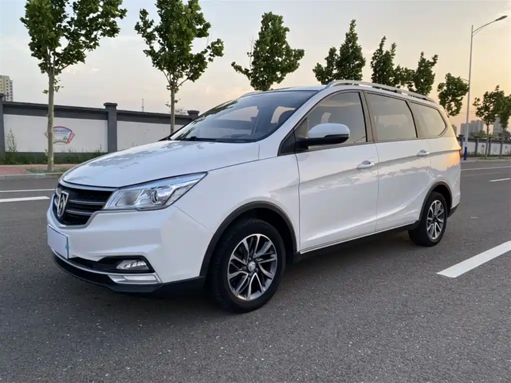 Baojun 730 2019 1.5T CVT fashion 7-seater country VI