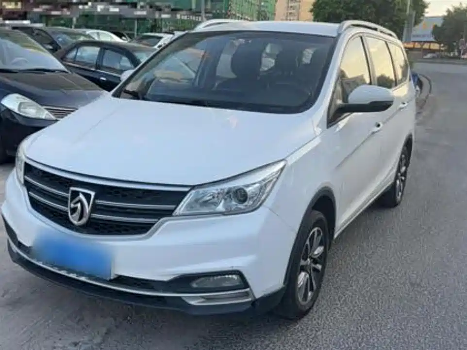 Baojun 730 2019 1.5T manual fashion type 7-seater country VI