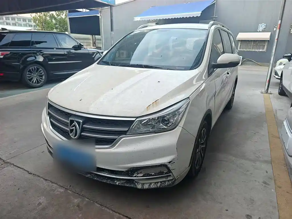 Baojun 730 2019 1.5L manual fashion type 7-seater national V