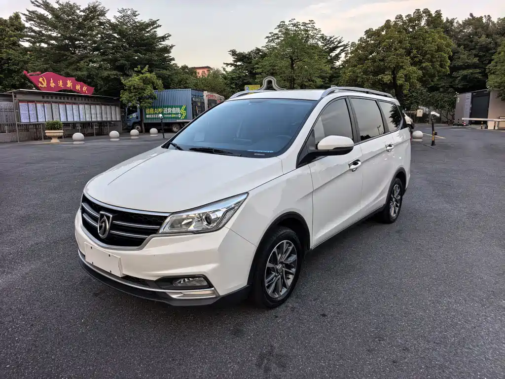 Baojun 730 2019 1.5T manual fashion type 7-seater country VI