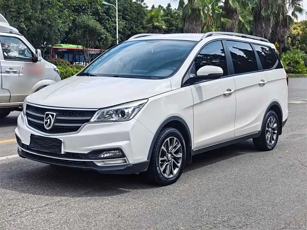 Baojun 730 2019 1.5T CVT fashion 7-seater national V