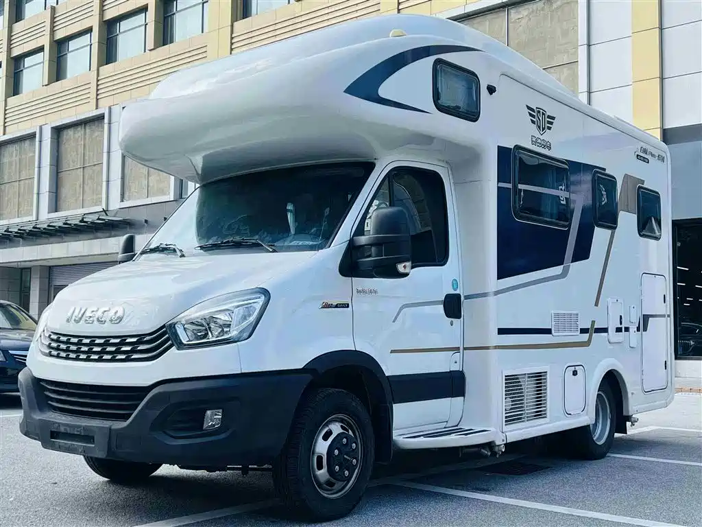 Iveco Ousheng 2021 3.0T Автоматическая короткоосная дверь Yunrui с высоким верхом и ручной открыванием F1C