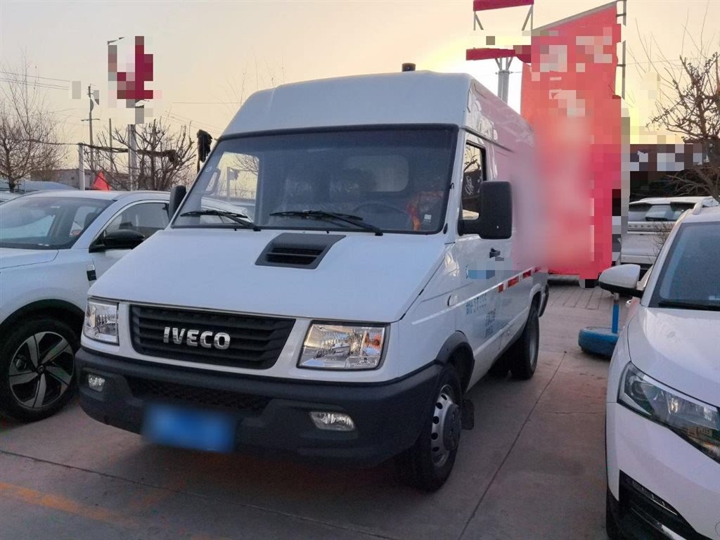 Iveco proud 2021 2.8 T V35 VAN van transporter 3-seater short axle mid-top double tire manual door
