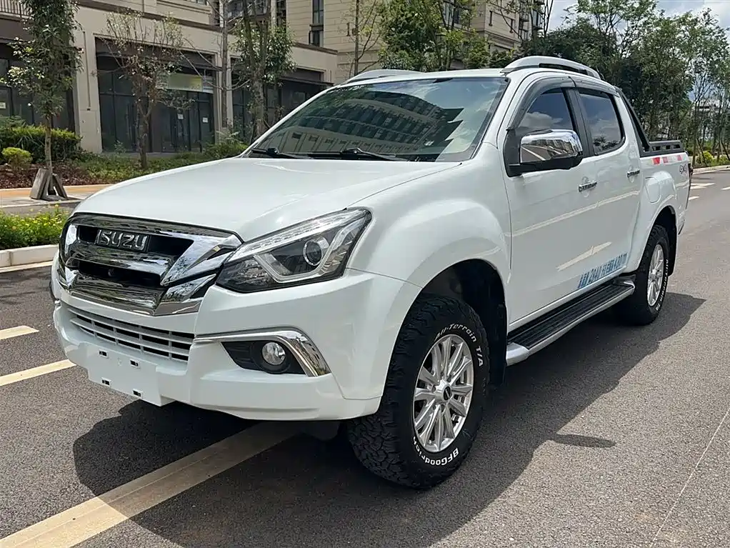 D-MAX 2020 1,9-тонный полноприводный автоматический эксклюзивный National VI RZ4E Hi-Power
