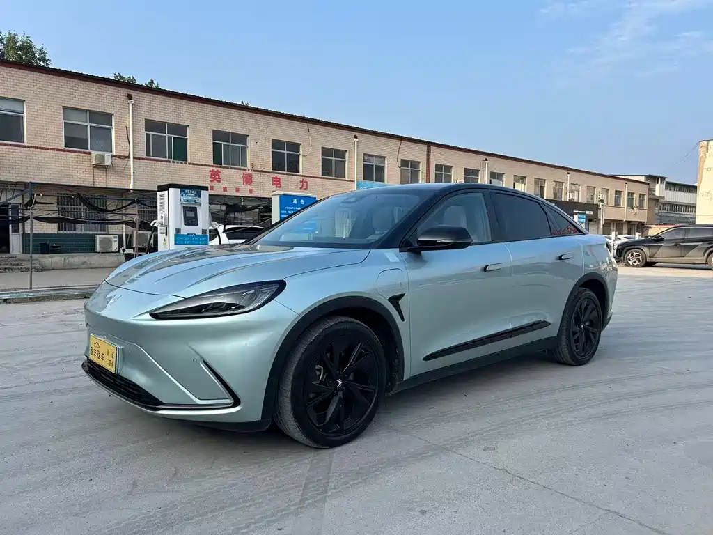 Polar Fox Alpha S 2023 Модель 525E Forest Edition мощностью 160 кВт