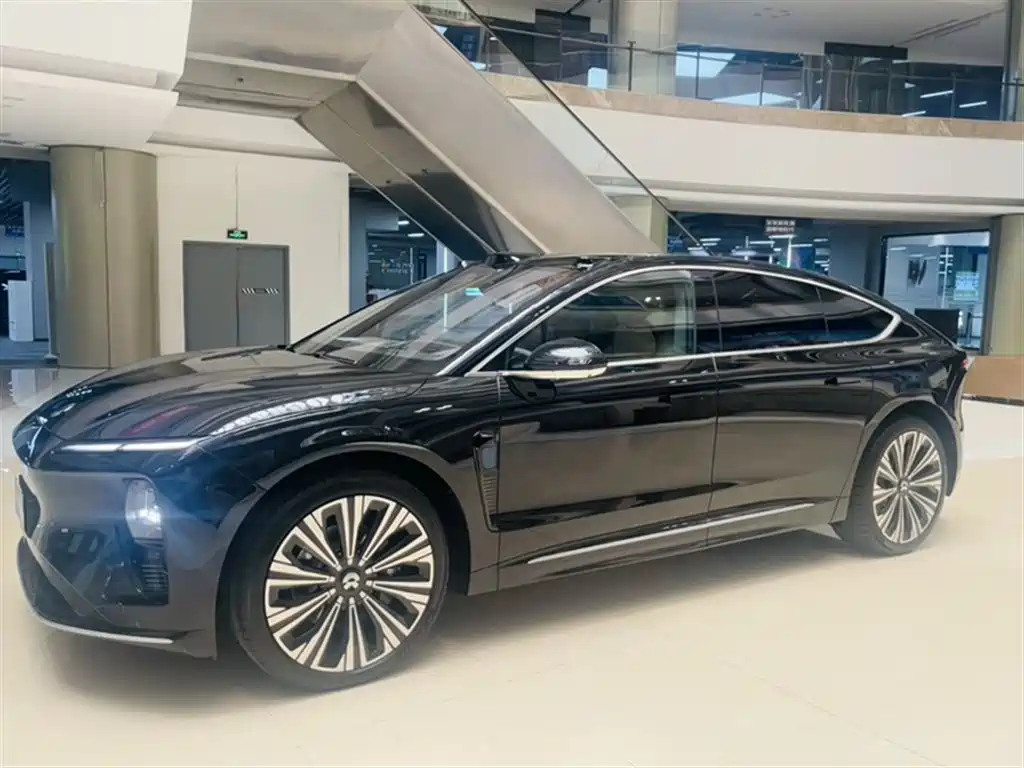 Модель Nio ET9 2025 мощностью 102 кВт*ч