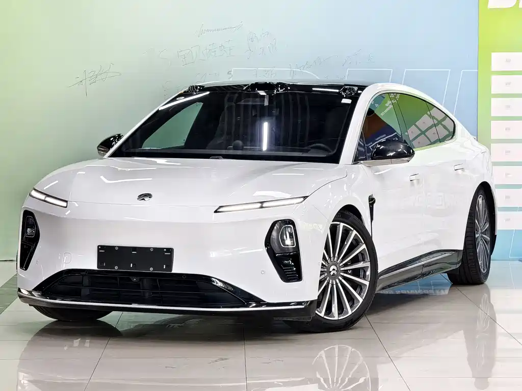 Модель Nio ET9 2025 мощностью 102 кВт*ч